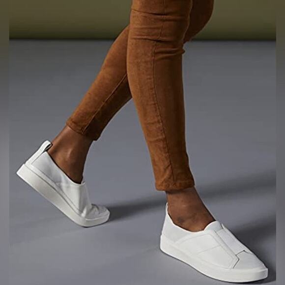 Vionic Zinah Leather Round Toe Flat Slip On Casual Sneaker White 7.5 - Picture 1 of 10